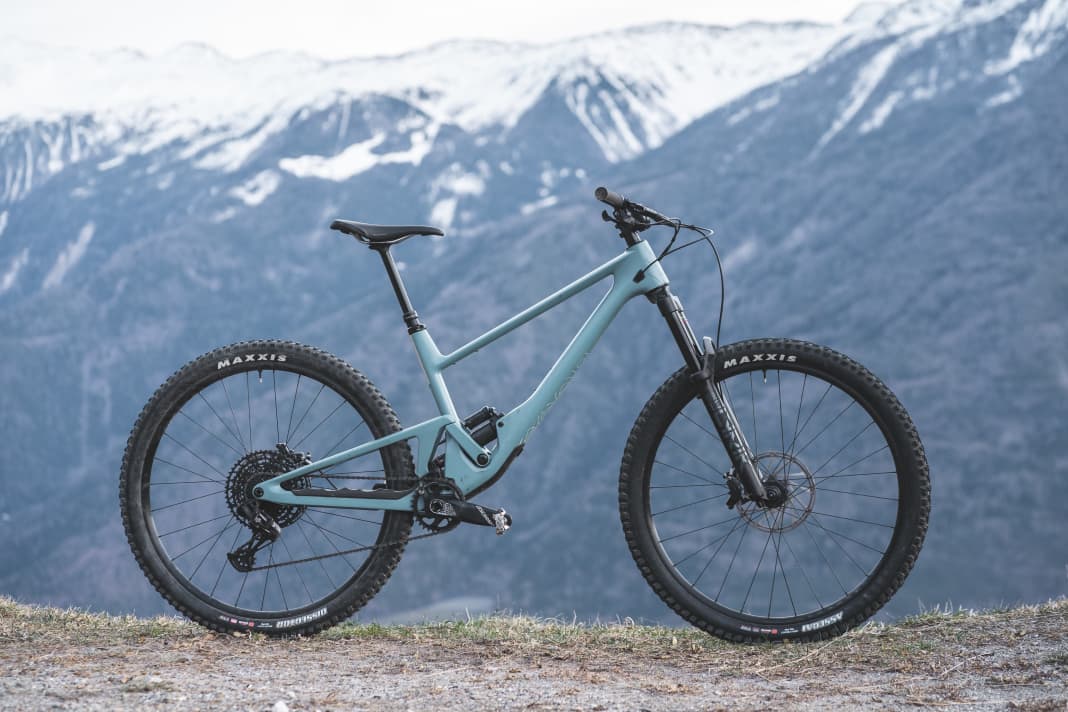 Scor 4060 ST NX: 14,8 kg / 150/140 mm / 29" / 4699 Euro / Carbon