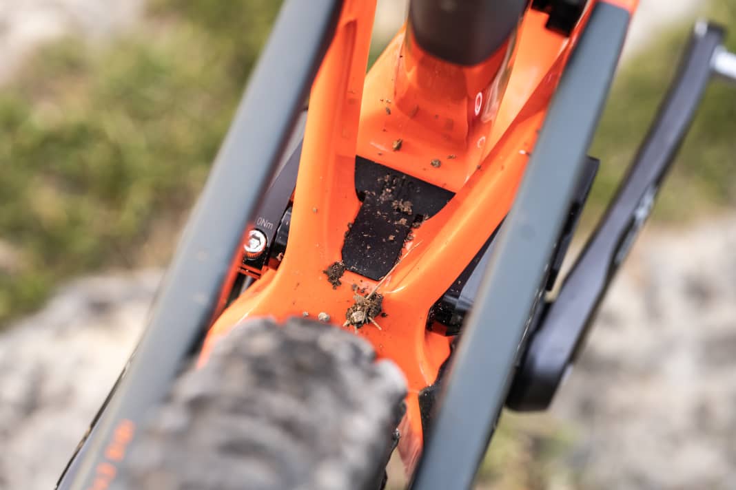 Attention to detail: Thanks to the mini mudguard, no dirt collects in the lower lever position of the rear triangle.