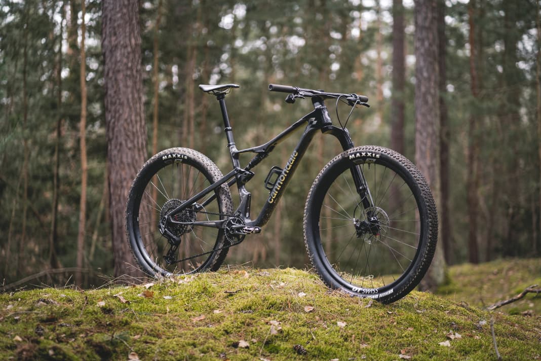 How will the new Cannondale Scalpel Carbon 1 with 120 millimetres of travel and a distinctive Lefty fork fare in the cross-country test?