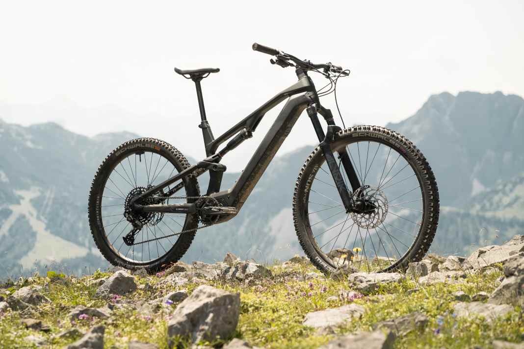 Mit dem Ryvon ST stellt Conway ein leichtes, sportliches und vielseitiges All Mountain auf die Reifen. Mit starker Preis-Leistung ein heißer Kandidat um 6000 Euro.