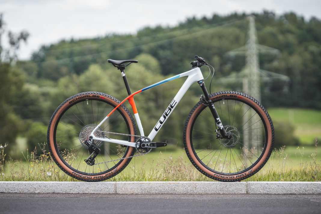 Optisch rückt das Cube Reaction C:62 für 2025 näher ans hochwertige Elite-Modell heran.