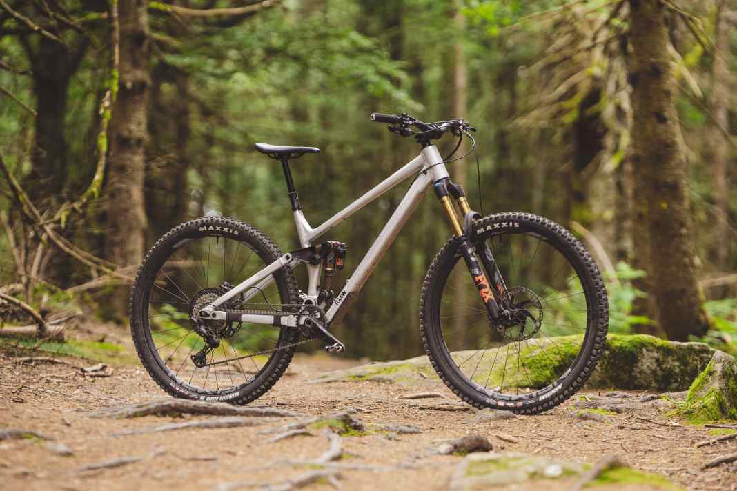 15,6 kg / 150/141 mm / 29" / ca. 6500 Euro, Rahmen 2790 Euro / Alu