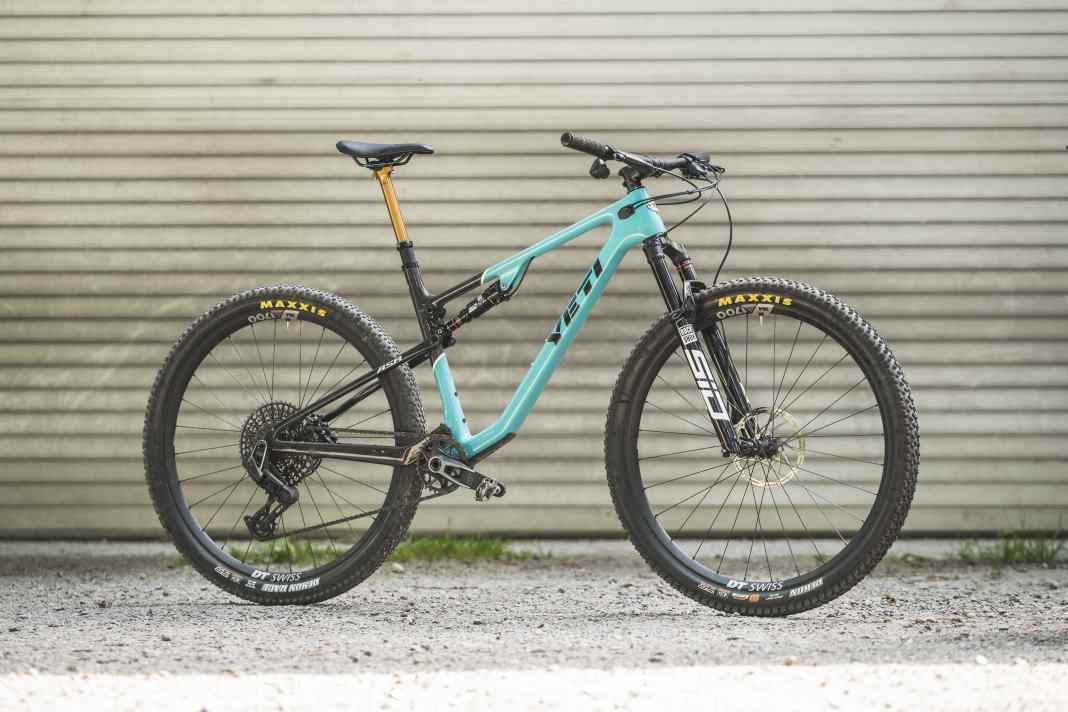 Yeti ASR T3: 11.3 kg / 120/115 mm / 29" / 9490 Euro, frame 4290 Euro / Carbon