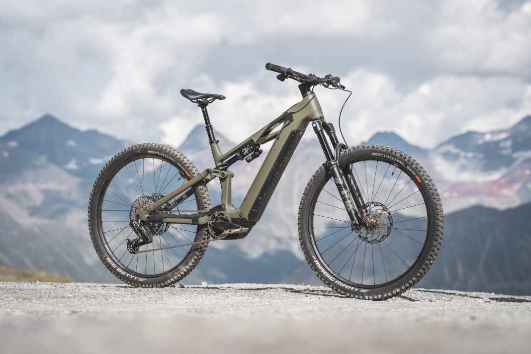 Mit dem Stereo Hybrid One44 löst Cube den Topseller Stereo Hybrid 140 ab. Ob das neue Bike den gelungenen Vorgänger wirklich noch toppen kann?