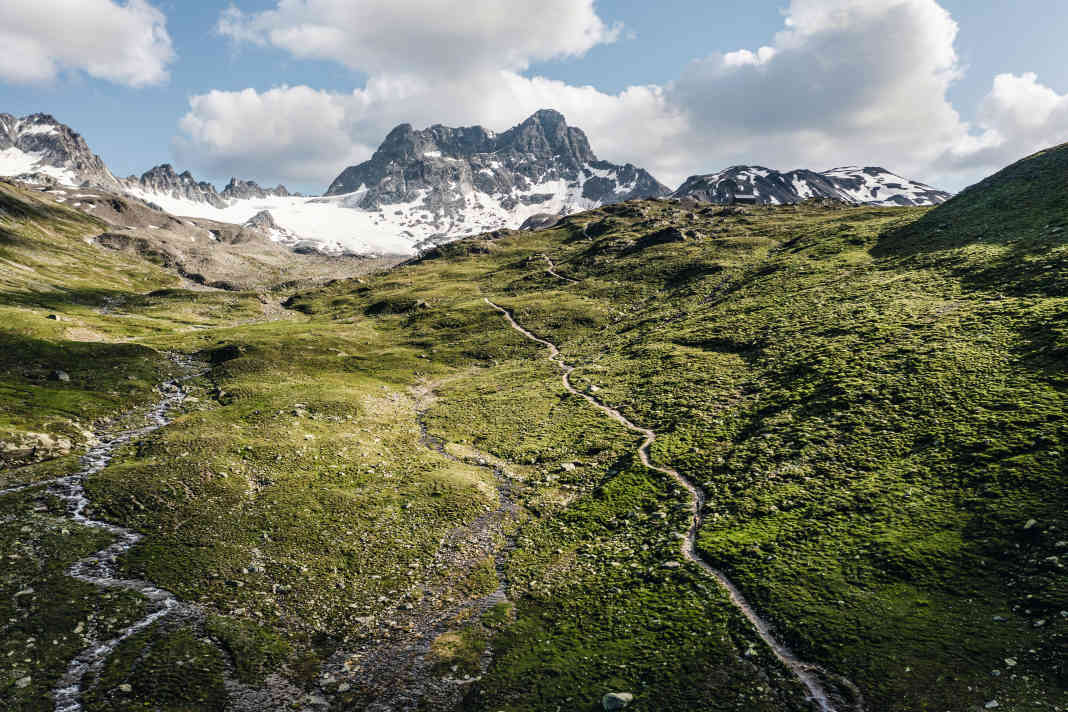 Die Auffahrt von Davos zur Keschhütte sieht spektakulär aus. Genießbar ist sie aber nur mit dem E-MTB.