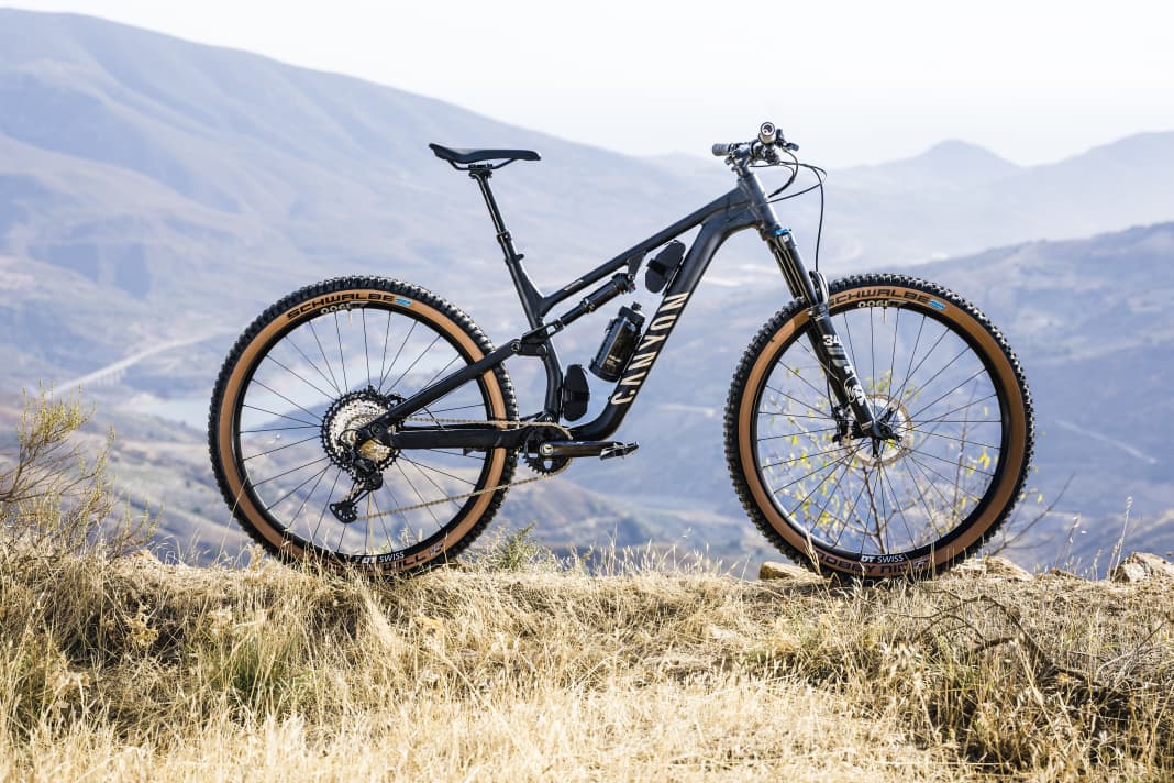 At 2699 euros, the Neuron 7 is the most expensive aluminium model and weighs just under 14 kilos.