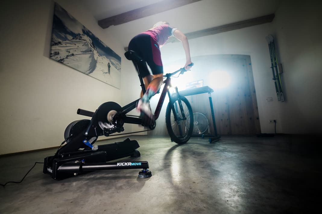 No time, too cold, too dark? Excuses are quickly at hand. But with the new smart trainers, you can train at any time, in the comfort of your own home.