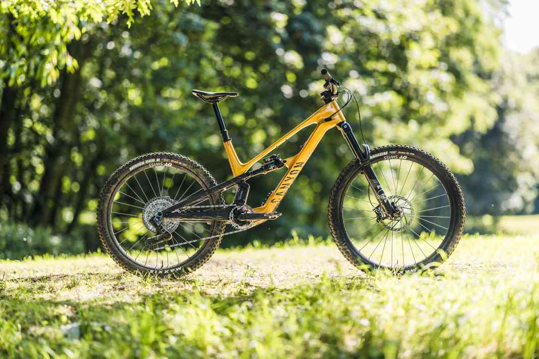Die CLLCTV-Edition mit Performance Elite Fahrwerk und 38 Grip X2 Gabel kostet 7299 Euro. Die Farbe "Stadtwald Sunset" erinnert an die Hometrail der Koblenzer.