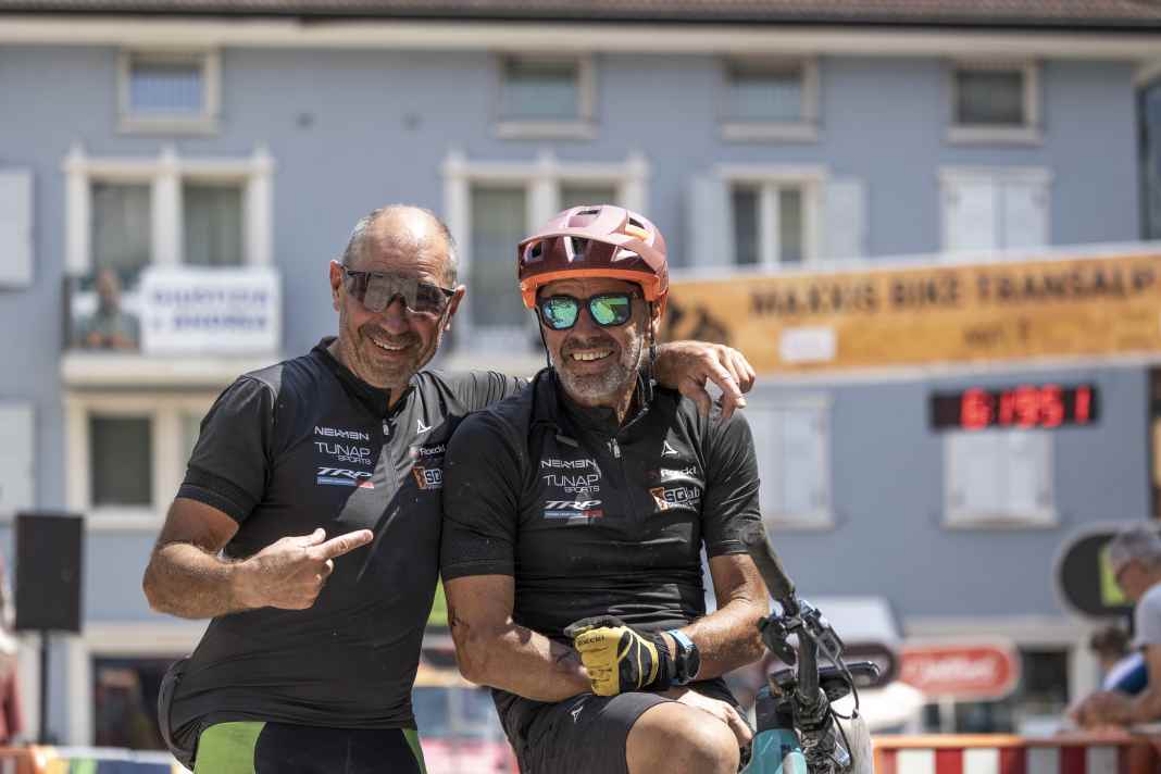 Gute Laune Hoch zwei: Mike Kluge lernte seinen Team-Partner Martin "Matze" Schneider erst kurz vor dem Start kennen. Die Chemie zwischen den beiden stimmte sofort.