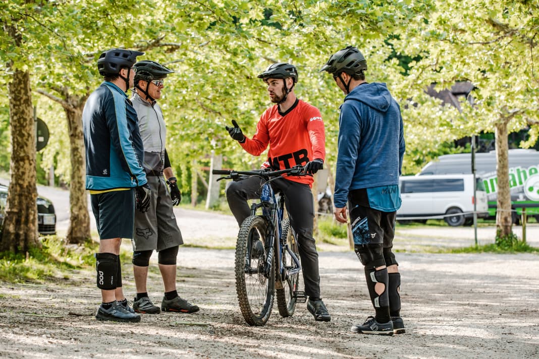 Wie groß ist der Mehrwert von ABS am E-Bike in der Praxis? Gemeinsam mit Testredakteur Adrian Kaether konnten sich die Lesertester bei unserem Trailcamp ihre eigene Meinung bilden.