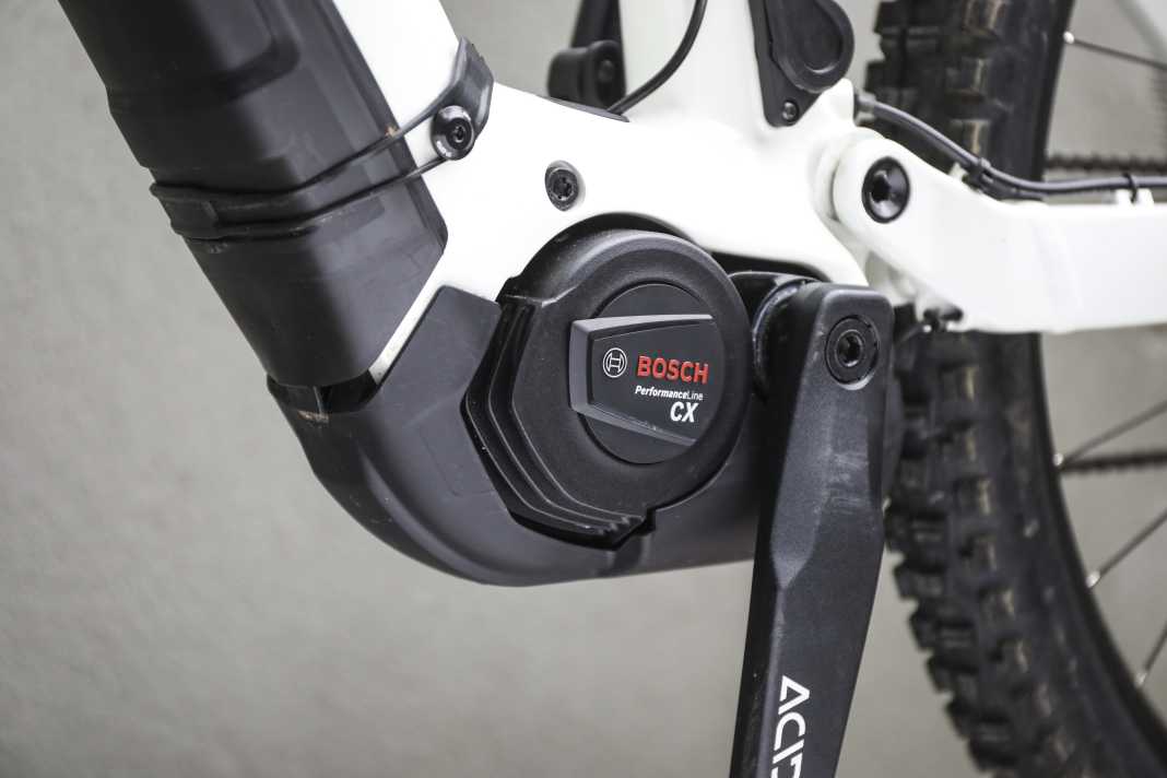 At 2.9 kilos, the Bosch Performance CX is no lightweight. However, the difference to the lightest e-bike motors in the same class is manageable.