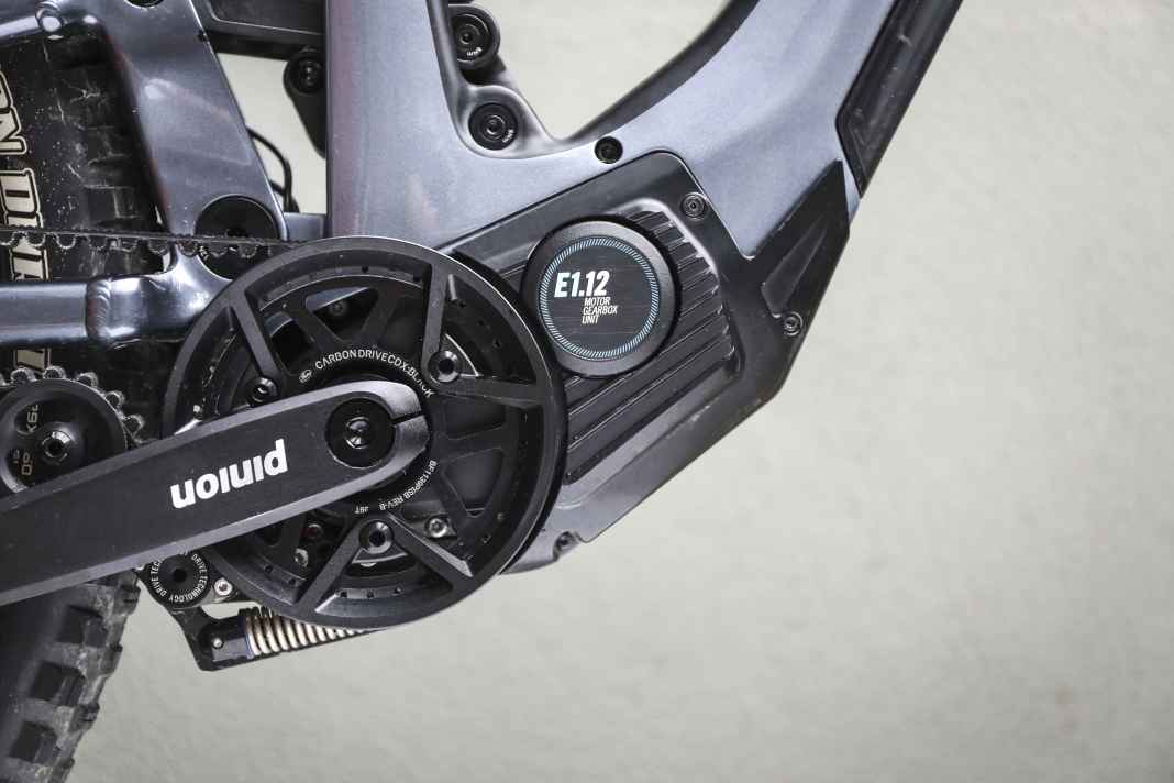 The Pinion MGU E1.12 is a unit consisting of an e-bike motor and manual gearbox.