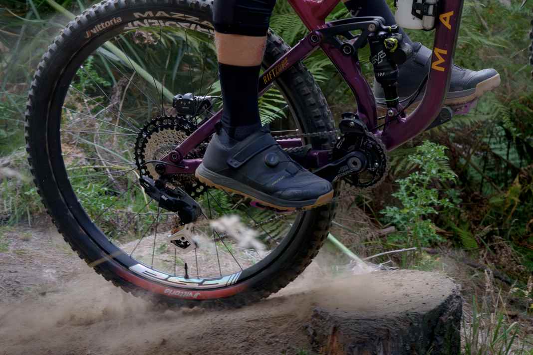 Microshift hat mit der Advent MX eine enorm preiswerte MTB-Schaltung entwickelt, die vor allem durch geschmeidige Schaltvorgänge unter hoher Last punkten soll.