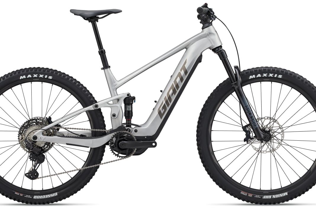 The Giant Stance E+ 0 Pro (5499): Syncdrive Pro 2 motor (85 Nm), 800 Wh, Rockshox suspension, Deore XT Linkglide (11-speed).