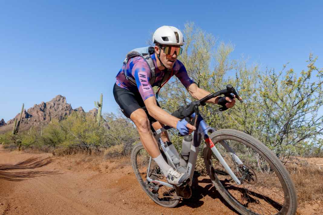 With the Checkmate SLR, Trek is breaking new ground and presenting a race gravel bike for the first time.