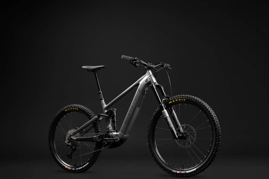 Thanks to its aluminium frame and cheaper equipment, the Santa Cruz Vala is now available for over 2000 euros less.