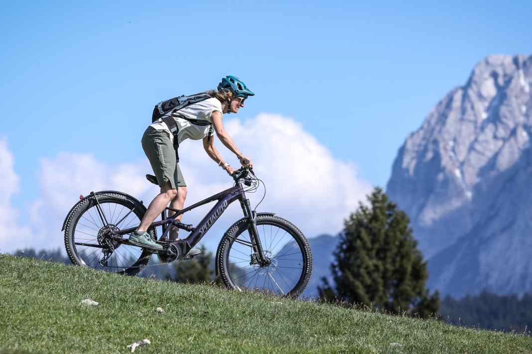 Bergab bietet das Turbo Tero X von Specialized eine hohe Fahrsicherheit.