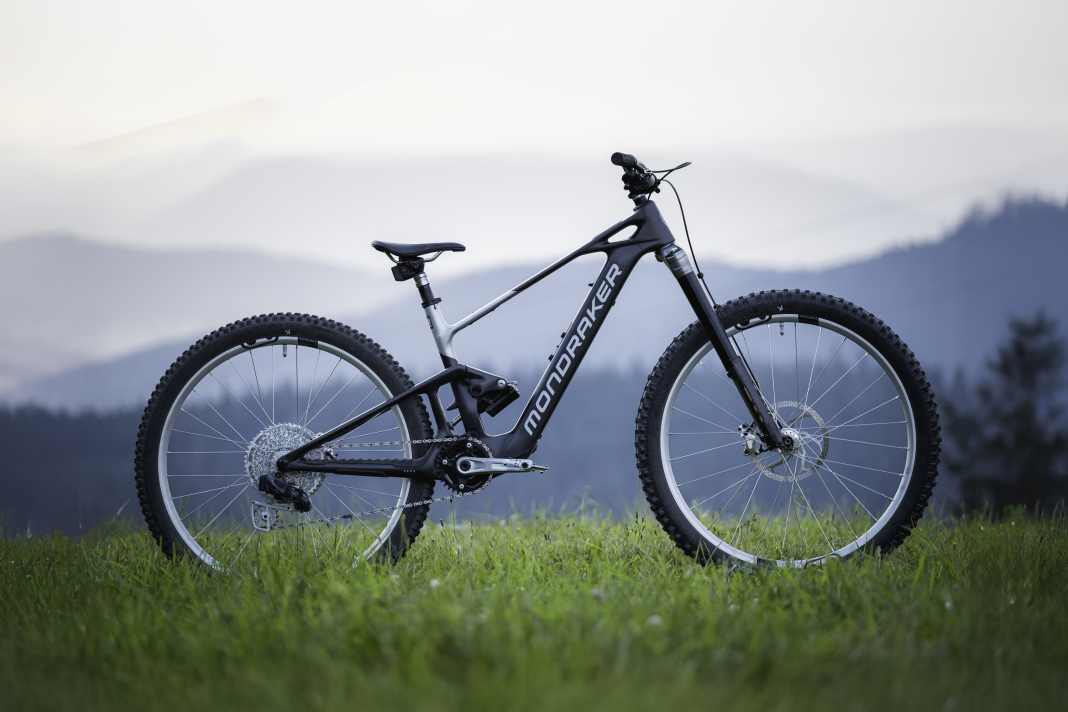 The Intend Hover Monocoque is a futuristic damper for futuristic mountain bikes and should suit fans of custom bikes well.
