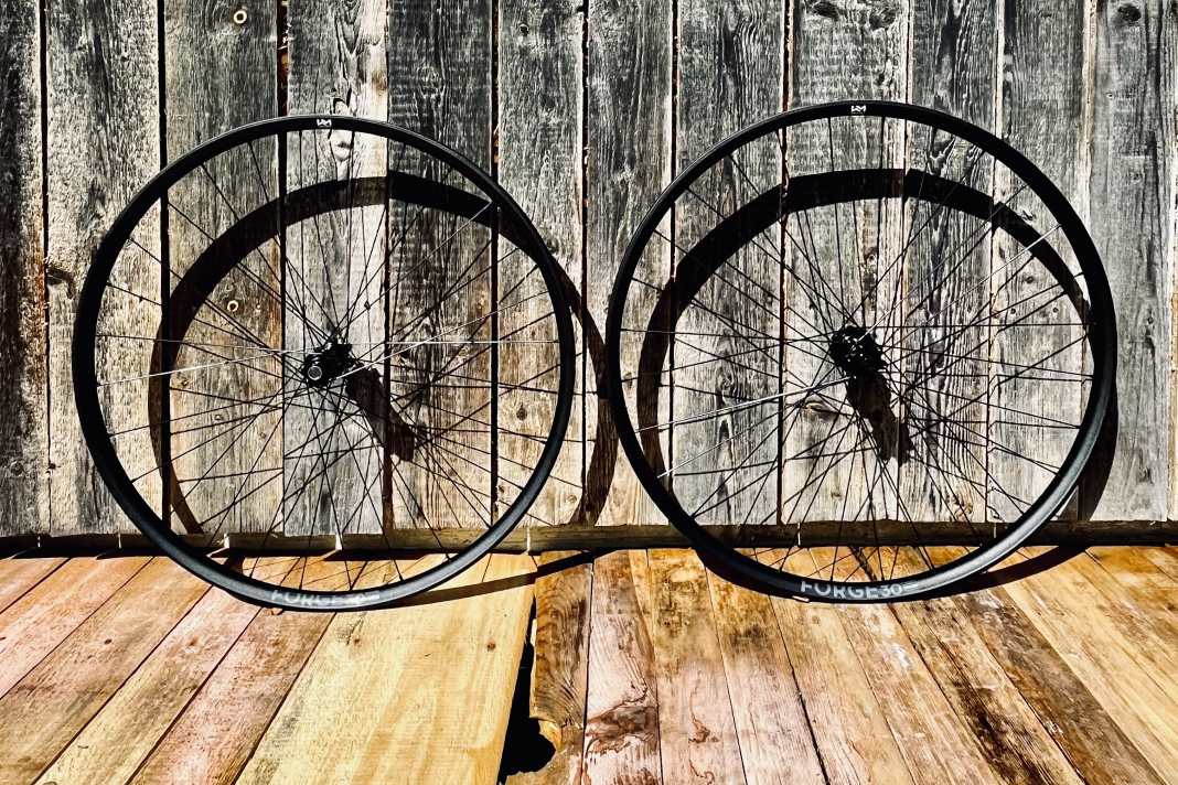 Newmen bringt zwei komplette Alu-Laufrad-Serien heraus zu einem günstigen Preis: Performance 30 und Forge 30.