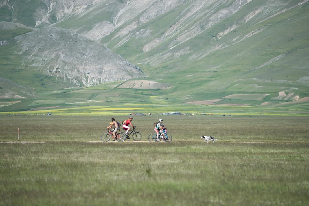The cycle path network in Umbria stretches for hundreds of kilometres. The signposted routes take in the cultural highlights of the region along the way.