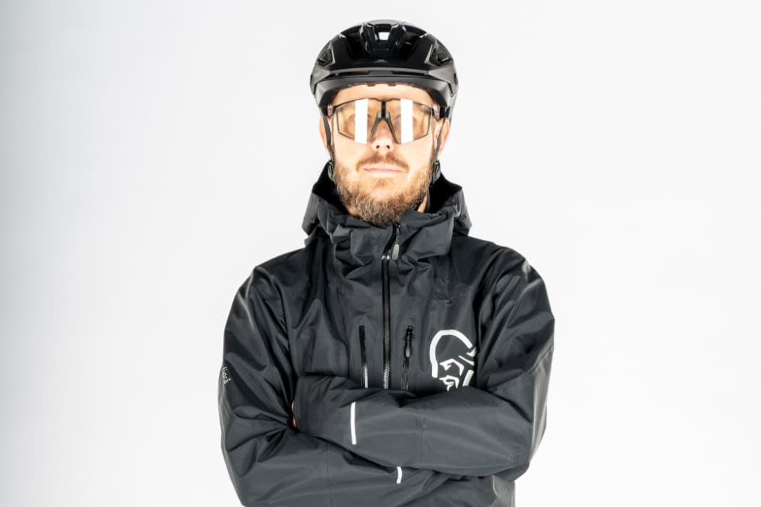 Wenn das Wetter richtig garstig wird, dann kommt diese Regemkombi zum Einsatz: die Norrøna fjørå Goretex Pro Regenhose und -jacke.