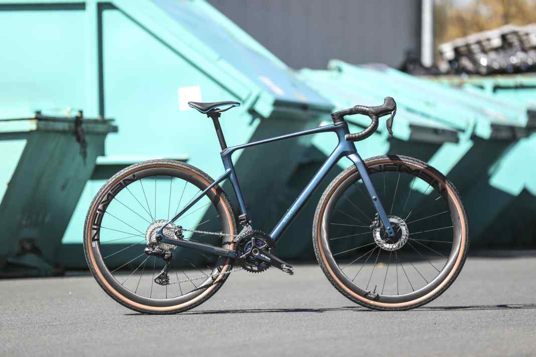 Cube Nuroad C:62 Race: 8,3 Kilo leichtes, sportliches Carbon-Gravelbike mit hochwertiger Ausstattung zum Kampfpreis von 3.599 Euro.