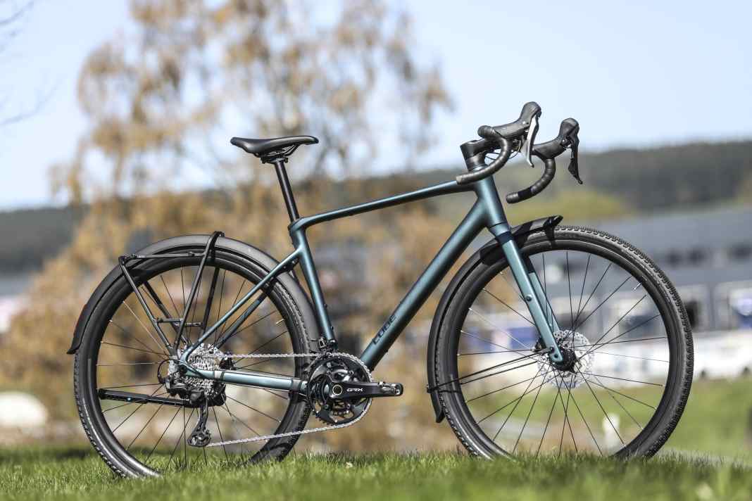 Das Nuroad Race FE ist Cubes alltagstauglicher Gravel-Dauerbrenner: 1599 Euro, 12,7 Kilogramm.