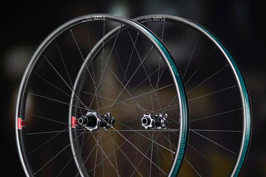 e*thirteen Optimus Sidekick Flux: The lightest wheelset uses Flux 33 rims at the front and Flux 43 at the rear. The Pro Carbon version weighs 1595 grams in 29-inch format.