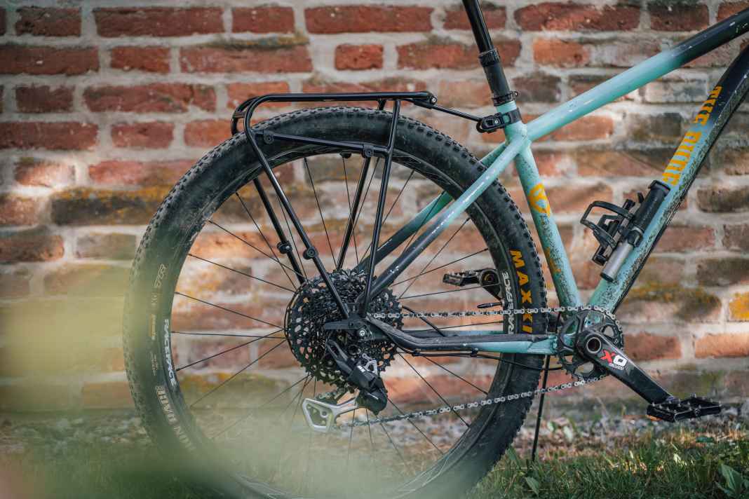 With the Quick Rack, Ortlieb offers an innovative luggage rack that allows a sports bike to be converted into a cargo bike in a matter of seconds.