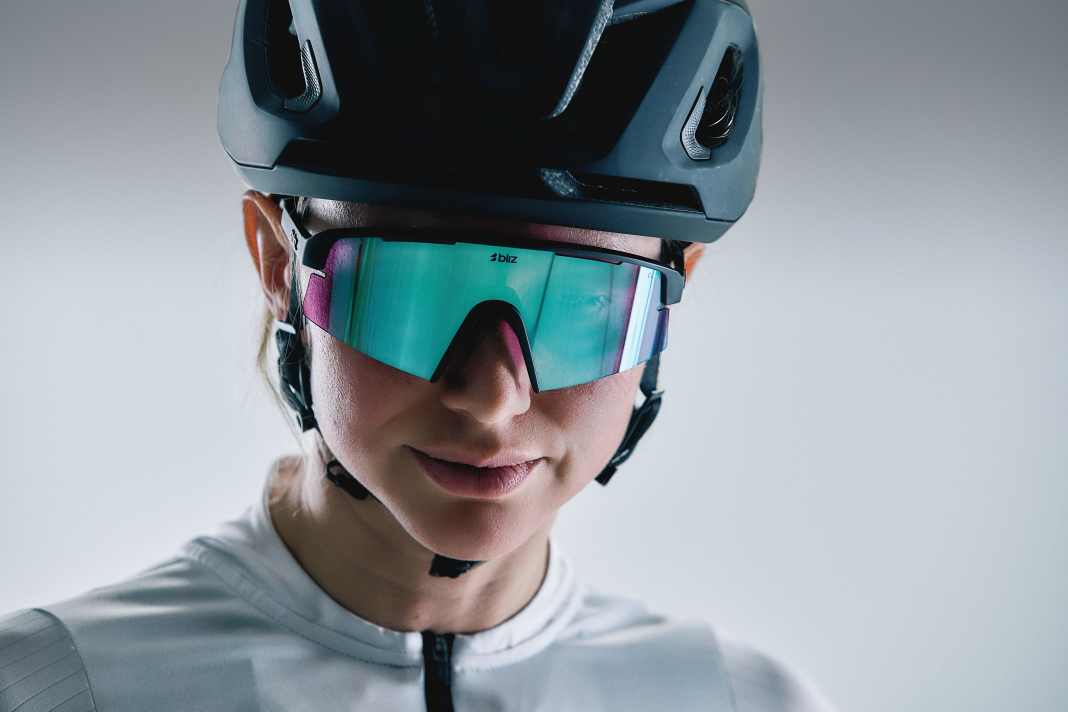 The Swedish eyewear manufacturer Bliz has two new models with solid features at a fair price in its programme.