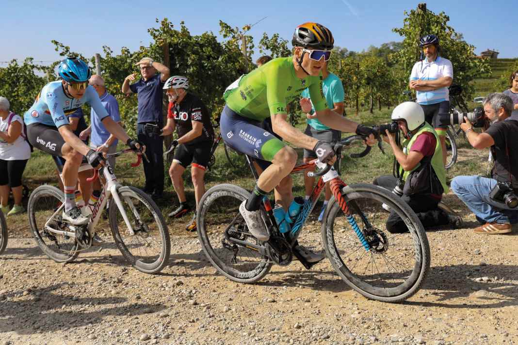 The gravel trend is still quite young. Nevertheless, the second World Championships with a world-class line-up took place in 2023. Winner: Matej Mohoričs SLO (green).