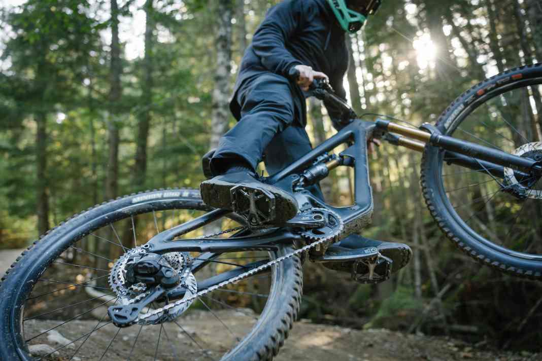 Mit den brandneuen Saint und Deore XT Pedalen läutet Shimano eine neue Ära im Bereich seiner Plattform-Pedale ein.