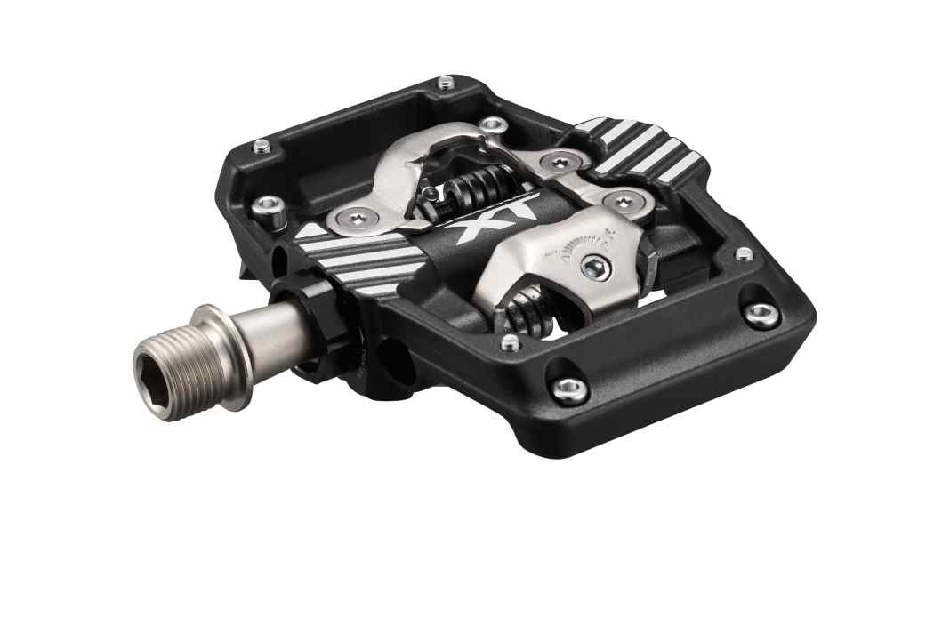 Shimano hat seinen Pedal-Klassiker XT überarbeitet und spendiert dem neuen PD-M8220 den Look des aktuellen XTR-Pedals.