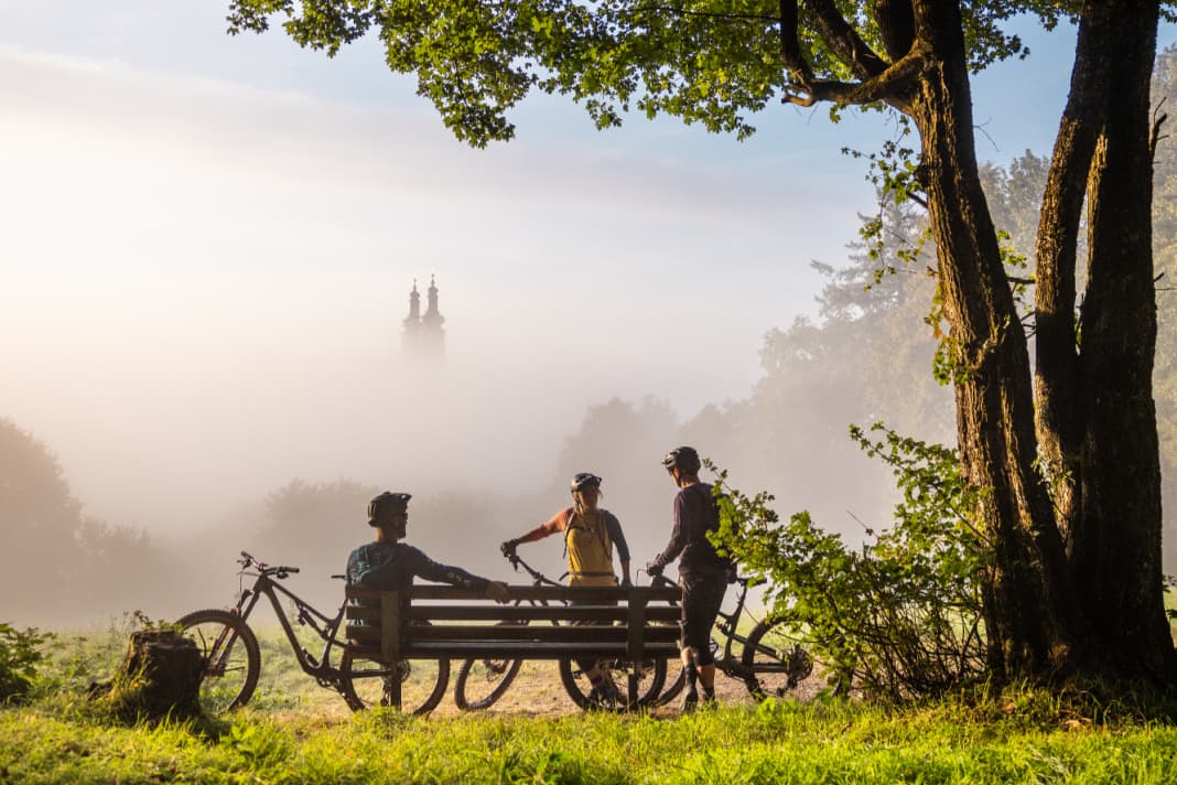 When the Upper Main Valley is still sleeping under fog, the trail mountains of Lichtenfels are already heated by the sun.