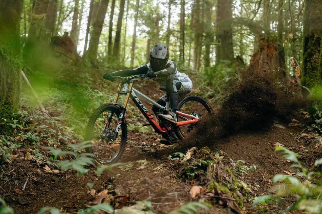 Tester and celebrity Bernard Kerr shows the new Phoenix in its "natural habitat" and at its natural speed: full throttle.