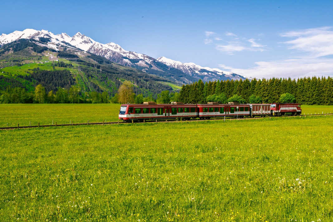 Anreise mal mit dem Zug? Warum nicht: Es spart Sprit, Maut, CO2 und Nerven.