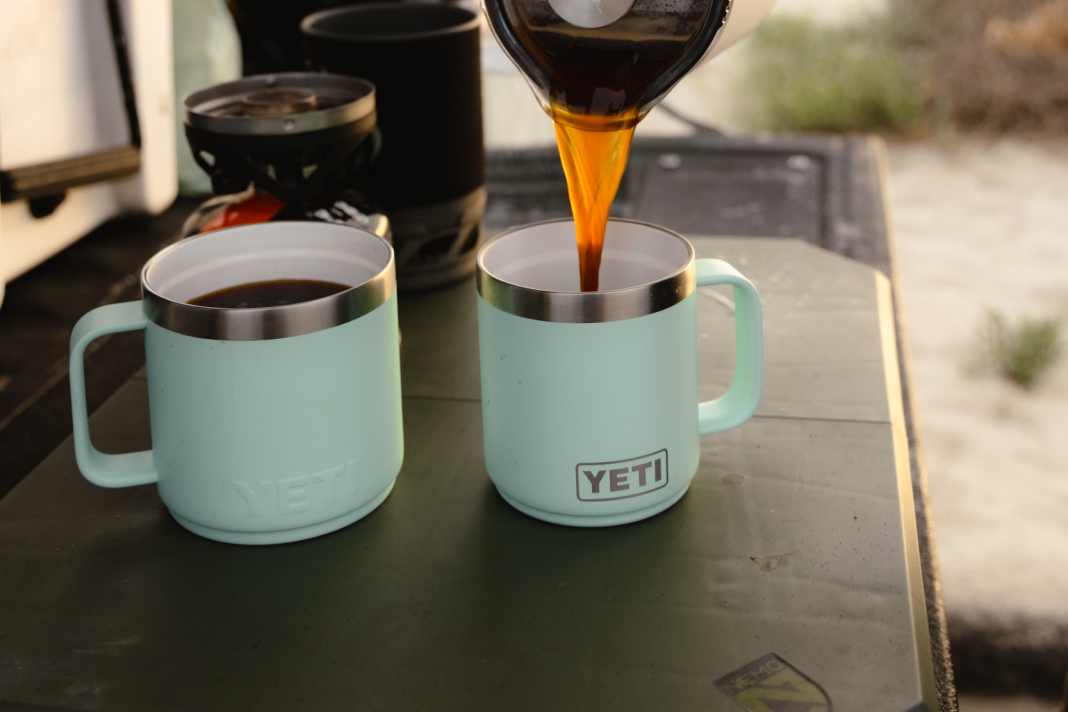 Nouveautés chez Yeti : des mugs à café isothermes et sans goût, ainsi que des cafetières à piston.