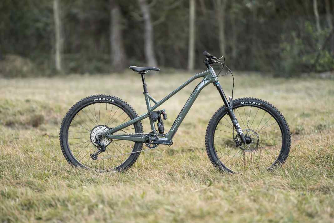 Privateer 161 // 17.9 kg // 170/160 mm // 29" // 3289 euros // aluminium