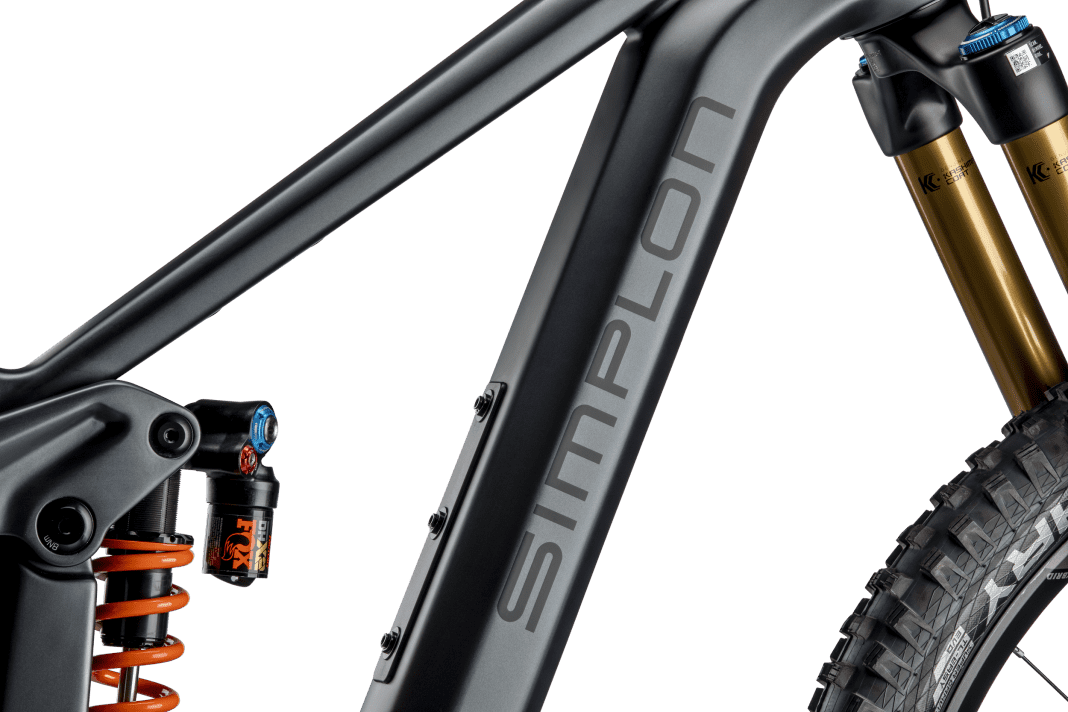 Der Konfigurator bietet auch einen Fox DHX2 Dämpfer mit 165 mm Federweg an.