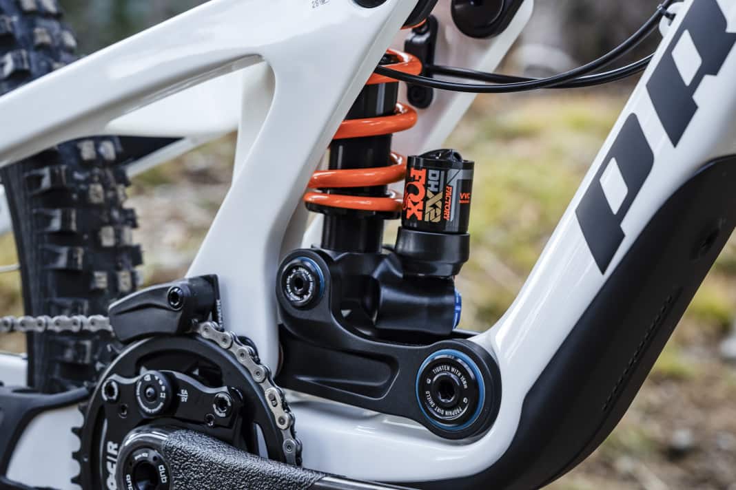 Tried and tested: The Pro10 rear triangle with nested shock absorber. On the first models, the shock absorber was still behind the seat tube and was very overdamped.