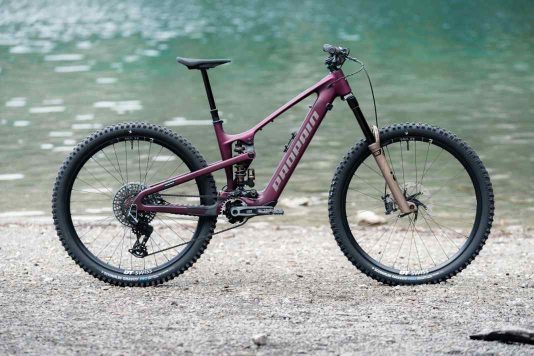 Propain Sresh SL: Firetruck Red is a thing of the past. New to the colour range is Jolly Aubergine