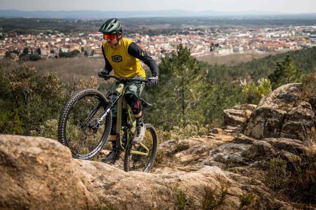 Girona hat sich für Rennradfahrer, Gravelbiker und seit einigen Trail-Ausgrabungen auch für Endurobiker zum Top-Winterziel entwickelt.