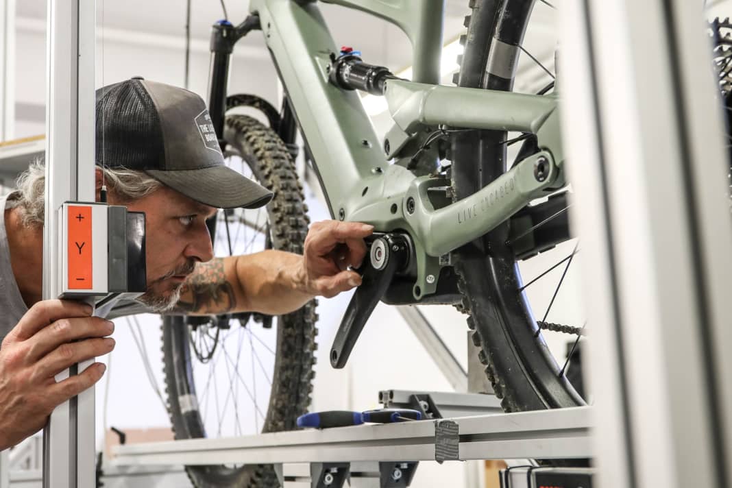 All measured values, such as weight and geometry, are determined in our in-house test laboratory. We rely primarily on testing technology from the renowned Zedler Institute. 