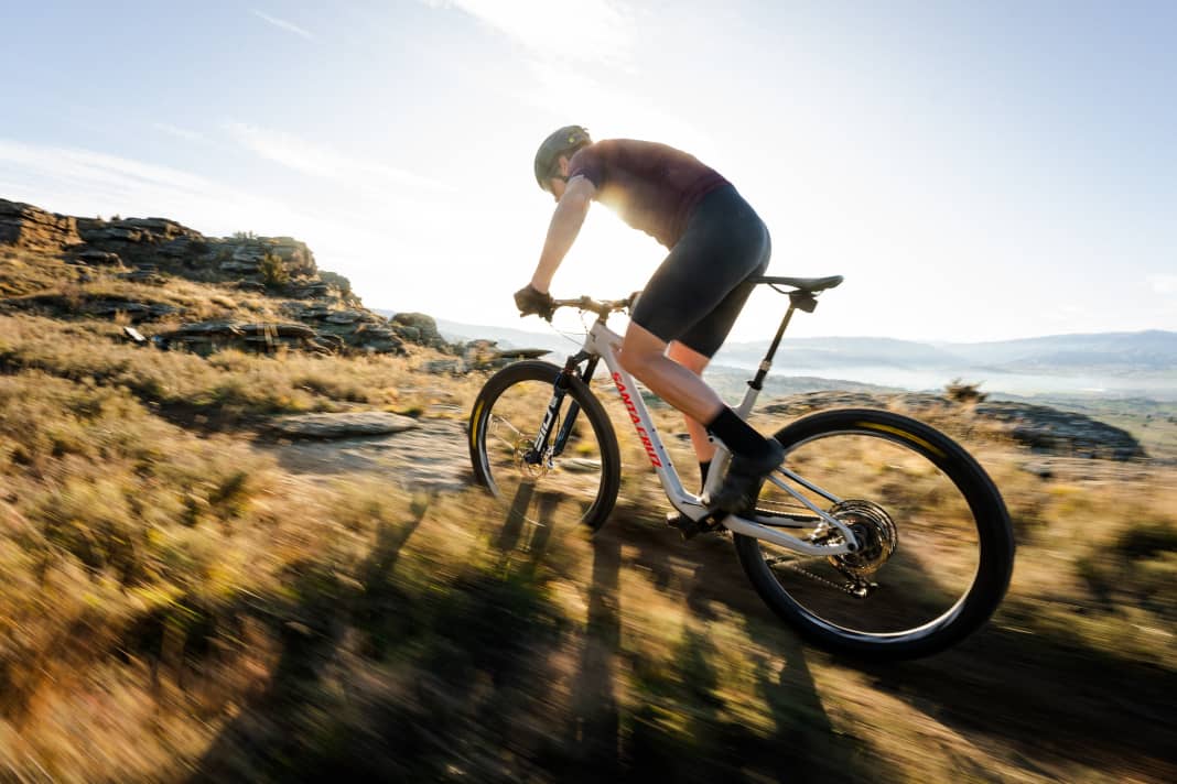 Die neuen Federgabeln und Dämpfer der Rockshox Sid Familie sollen Cross Country Mountainbikern mehr Effizienz und Kontrolle sowohl bergauf wie auch bergab bieten.