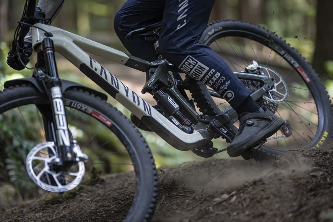 Wenn es auf dem Trail grob zur Sache geht, soll der neue Rockshox Vivid der perfekte Luftfederdämpfer fürs Mountainbike sein.