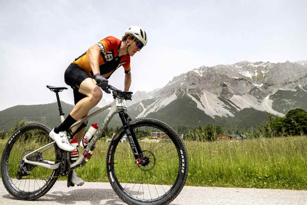 The FTP test determines the maximum power output over one hour. This makes it indispensable for targeted cycle training.