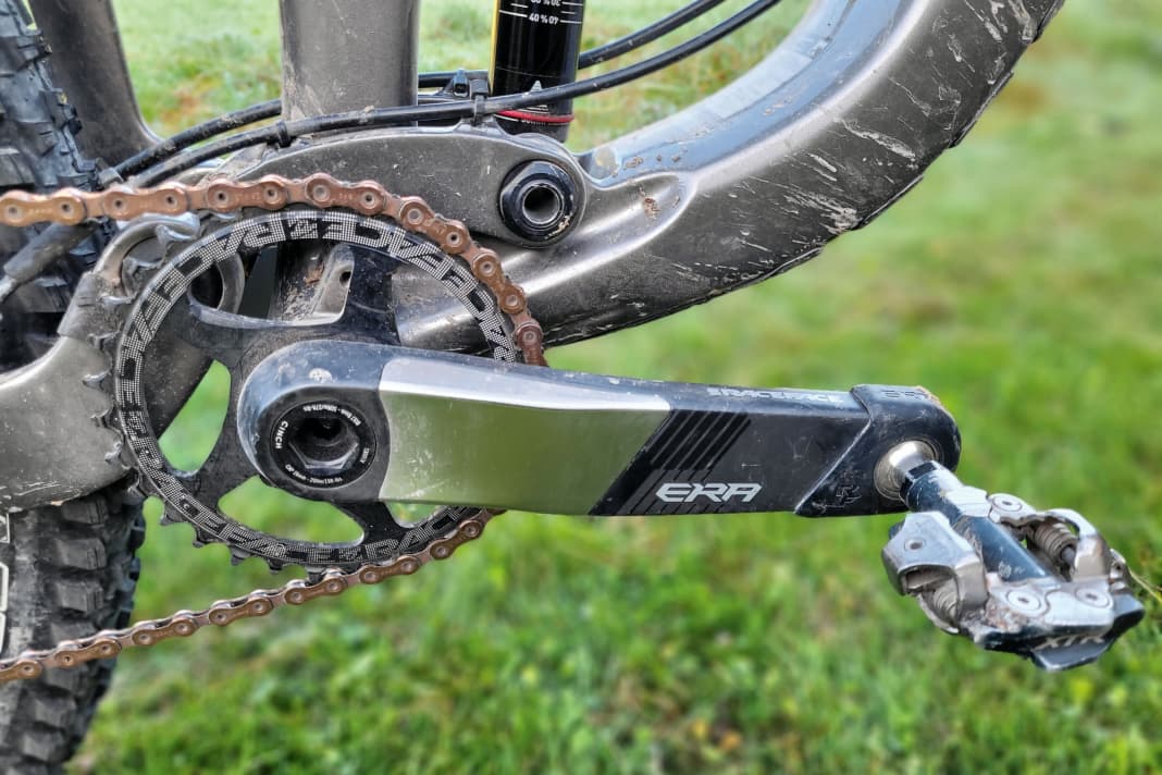 The Race Face Era Carbon crank is lightweight yet durable. Race Face offers a ten-year guarantee.