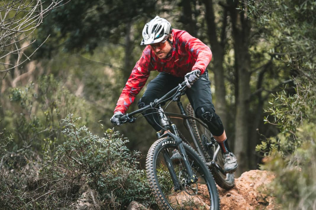 BIKE-Testchef Peter Nilges prüft das Radon Cragger auf Herz und Nieren.