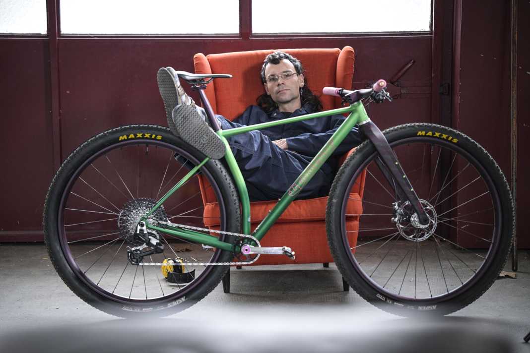 Der Künstler und sein Werk: Leo von Leovelo mit dem 32-Zoll-Bike El Grandito.