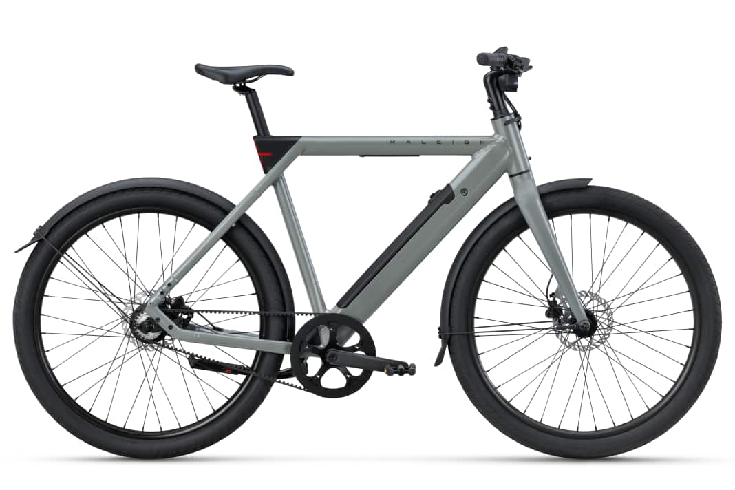 Die britische Traditionsmarke Raleigh präsentiert mit dem Raleigh ONE ein vollvernetztes E-Bike für den urbanen Einsatz.